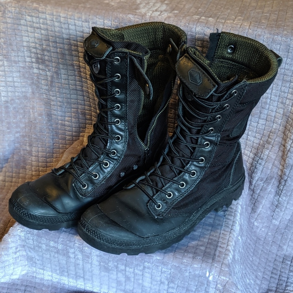 size 9 MENS palladium boots with zipper defect